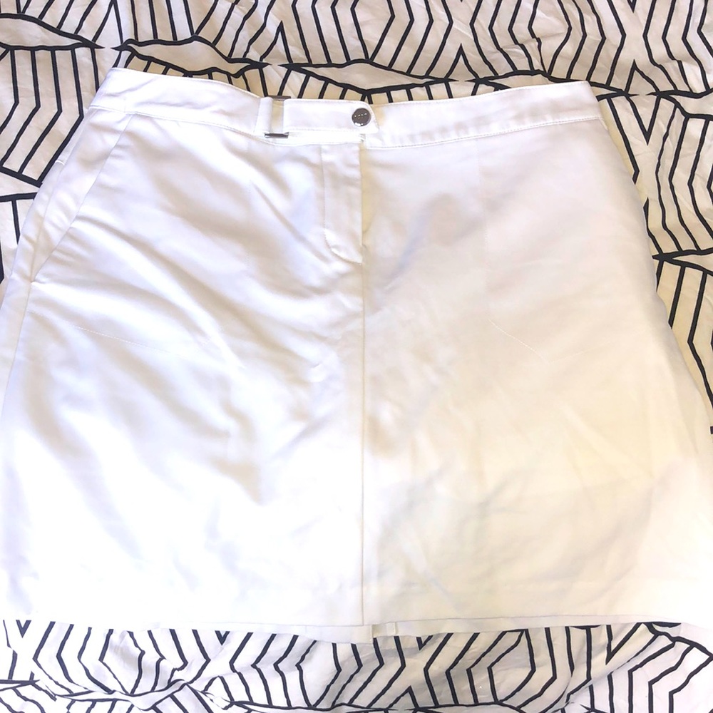 Izod Performanx Ladies Golf Skort. White. Size 6